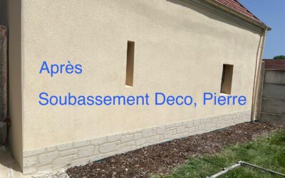 Rénovation de façade avec soubassement en pierre décorative